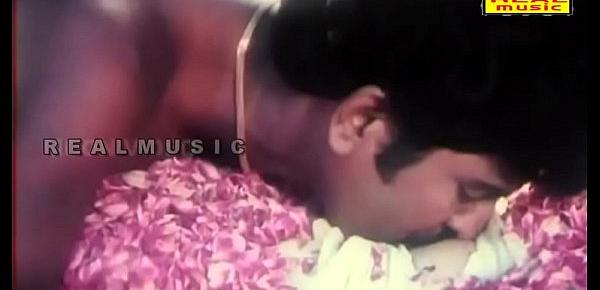  Mallu Reshma Aunty Nipple and lips Sucking..you will CUM